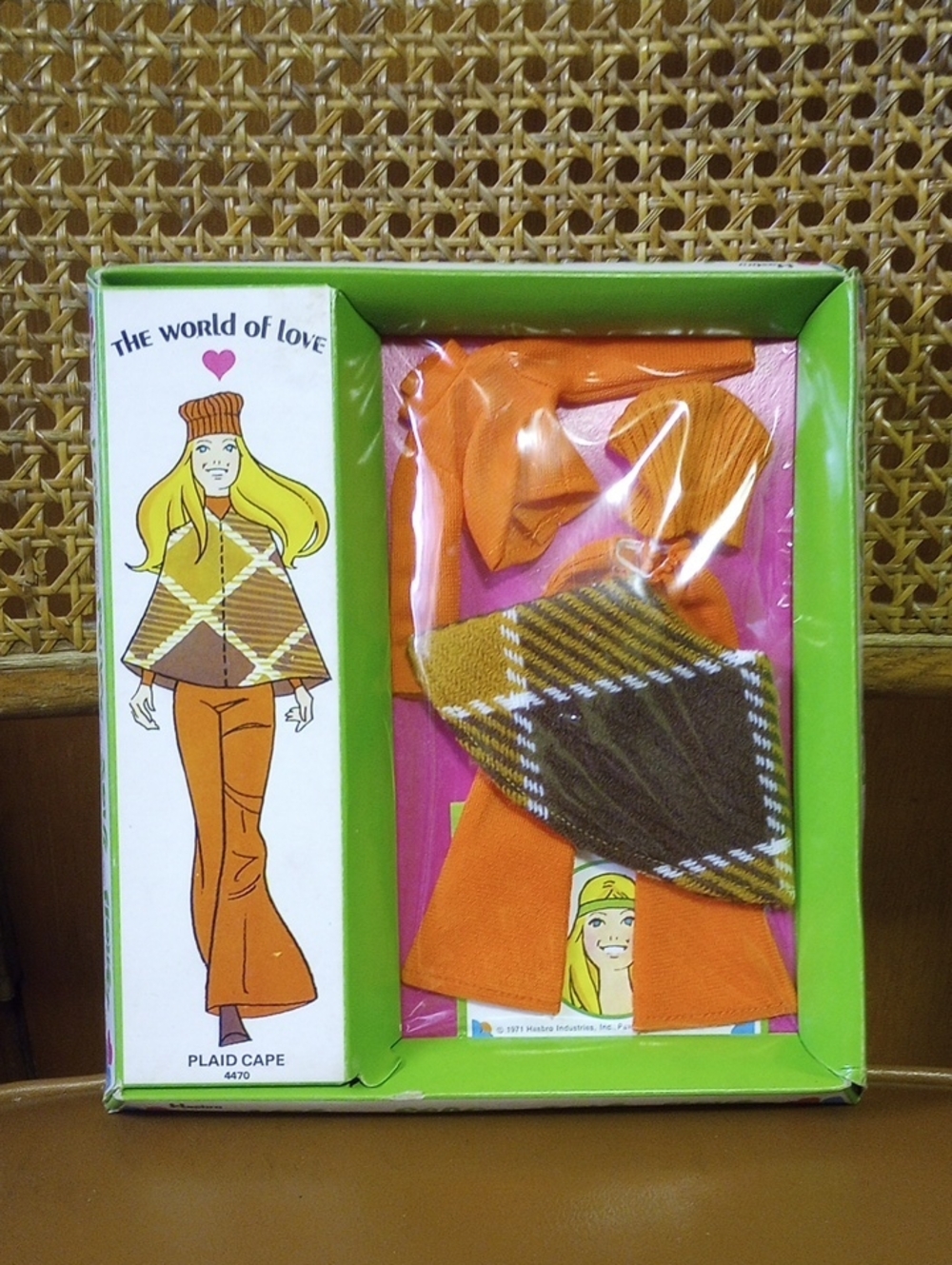NIB RARE Hasbro Vintage Retro 1971 The World of Love Plaid Cape Outfit # 4470
